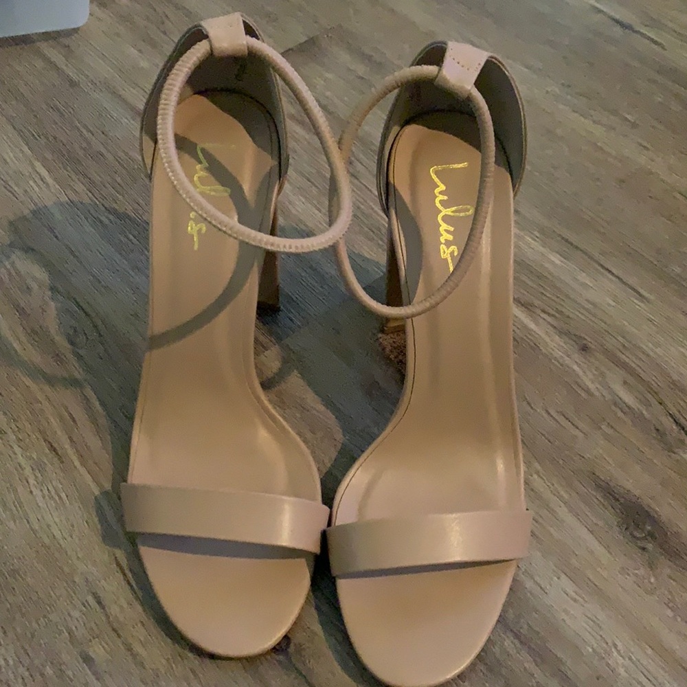 Tan/nude Heels NWOT